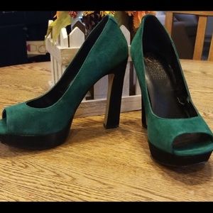 Chic 5” chunk heels with small tear on inside